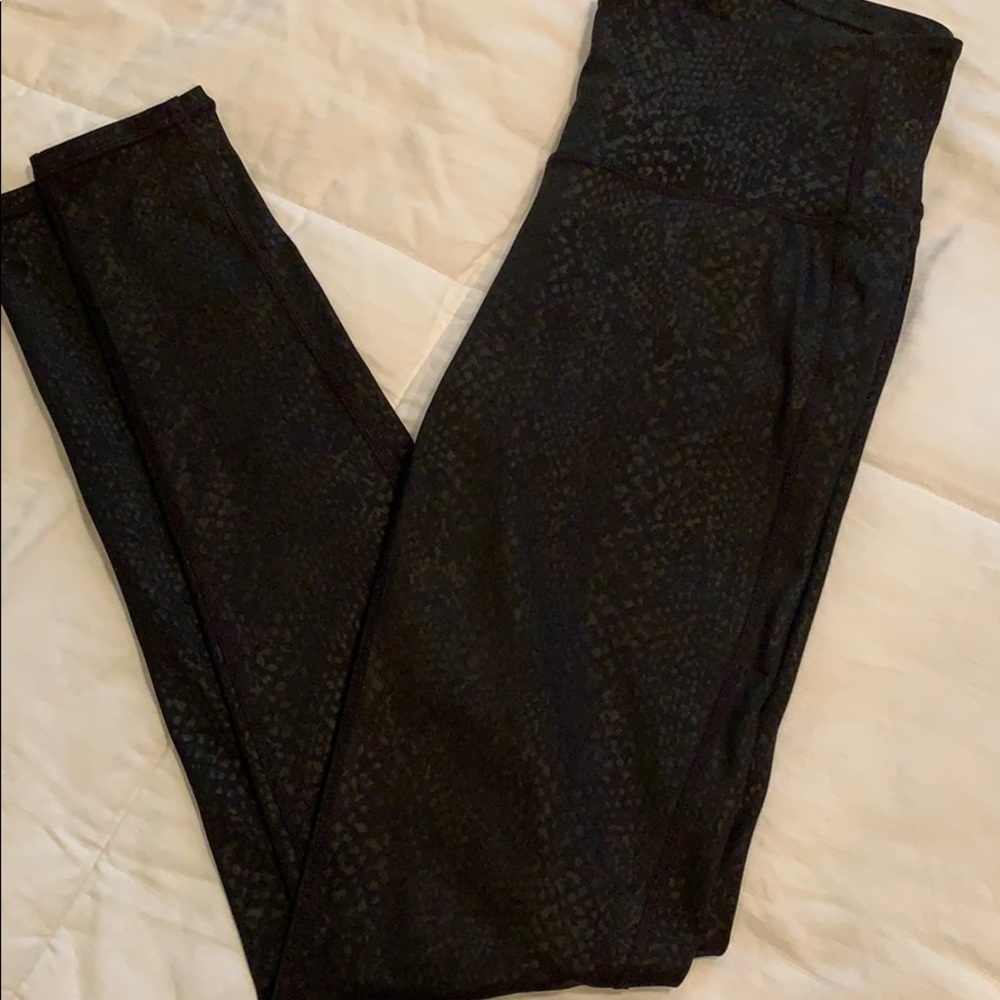 🐍 ATHLETA Black Python Print Leggings XS 🐍